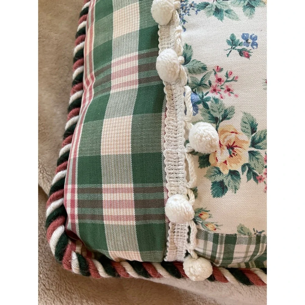 Vintage Floral Plaid Decorative Throw‎ Pillow Pom Pom Trim Rope Edge Green Pink